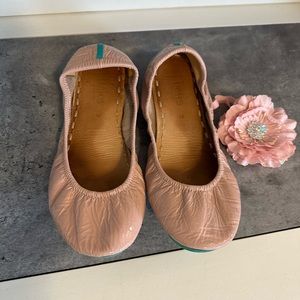 Tieks Size 9 Blush Patent GUC Heel and toe scuffs and sole darkening incl flower